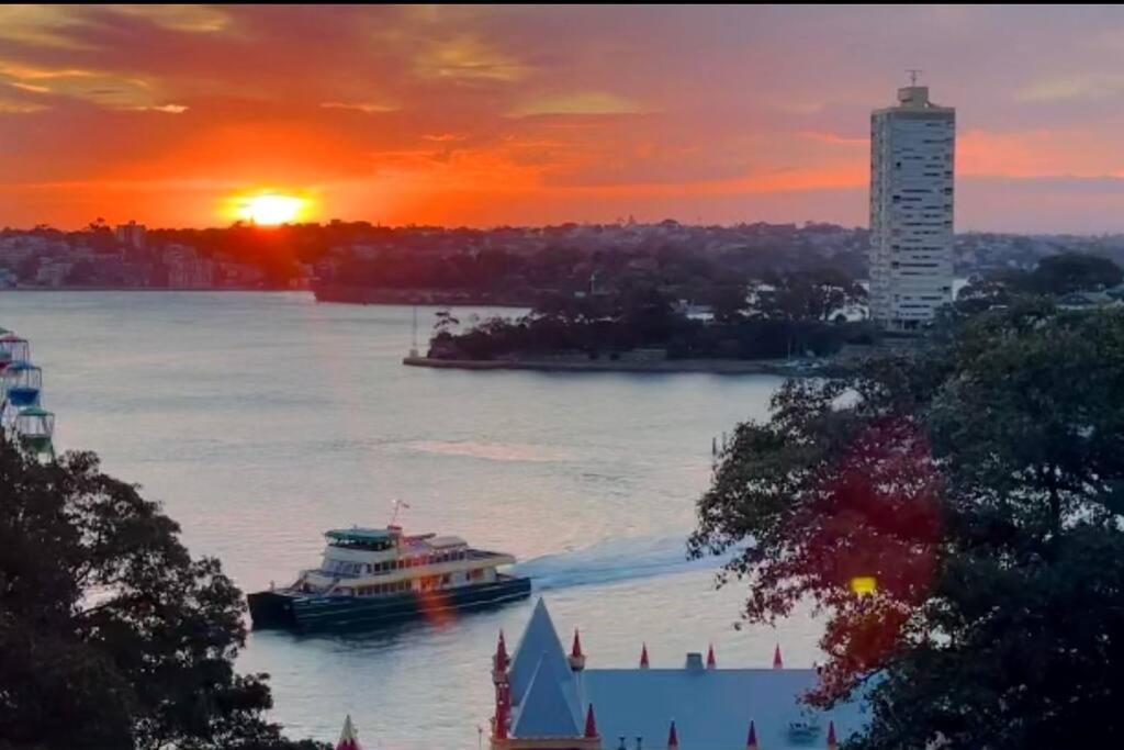 Luxury In Lavender Bay For Vivid Apartment *
